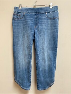 Chico's Light Blue PULL ON CAPRI Stretch Denim Jeans